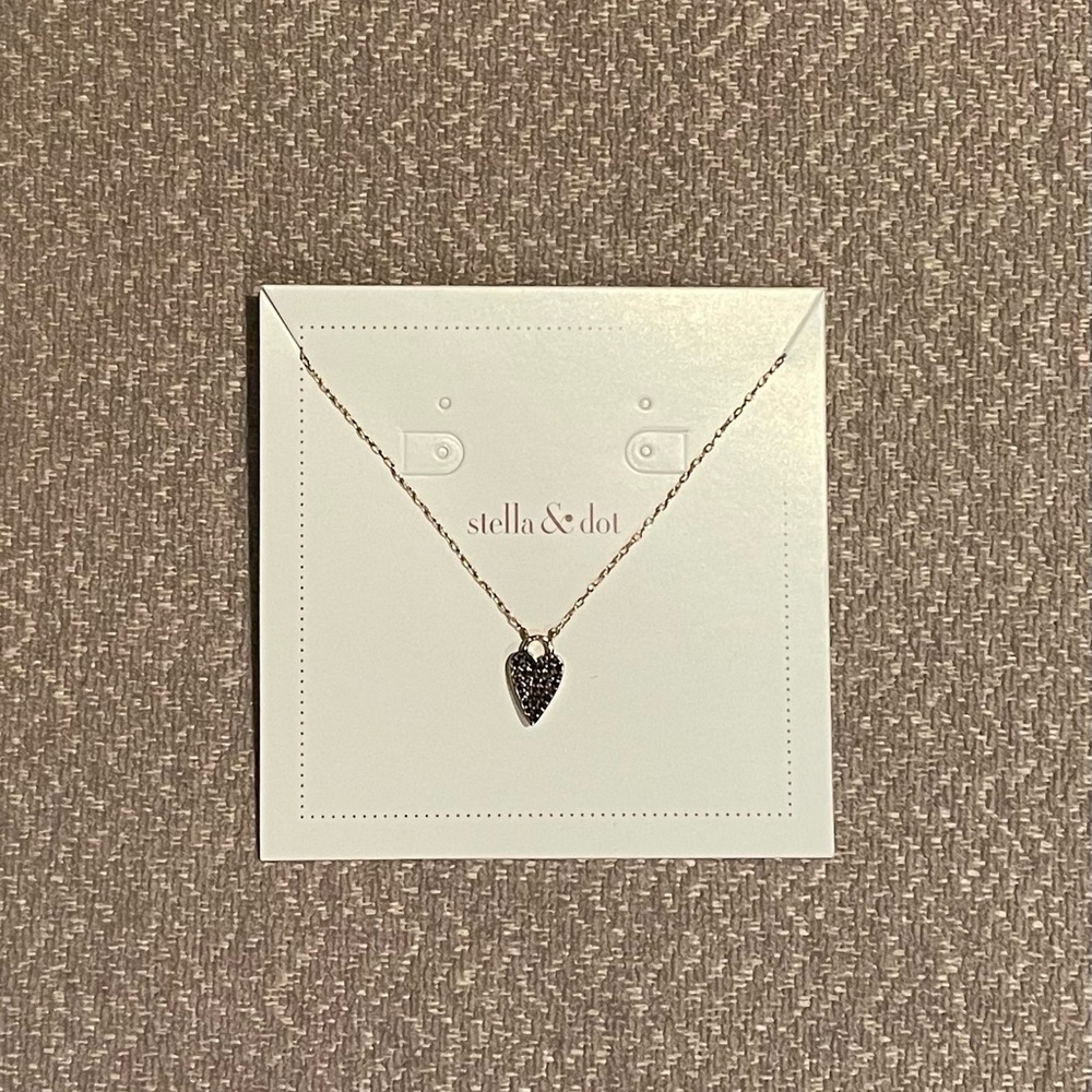 STELLA & DOT DELICATE HEART NECKLACE